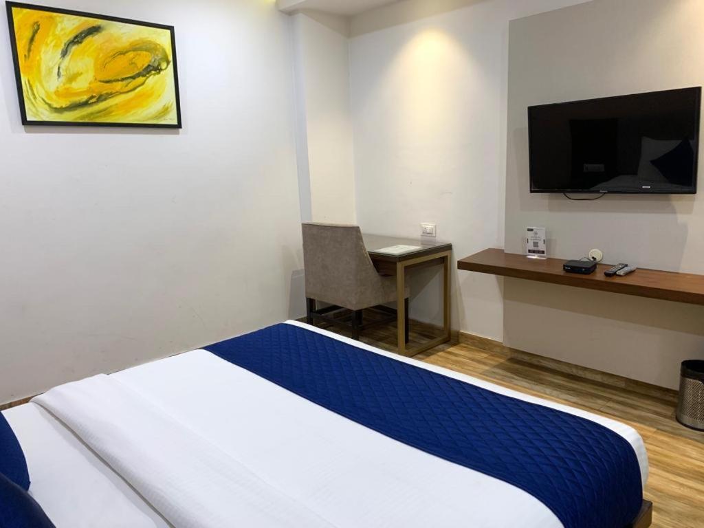 Hotel Ak Suites Patiāla Buitenkant foto