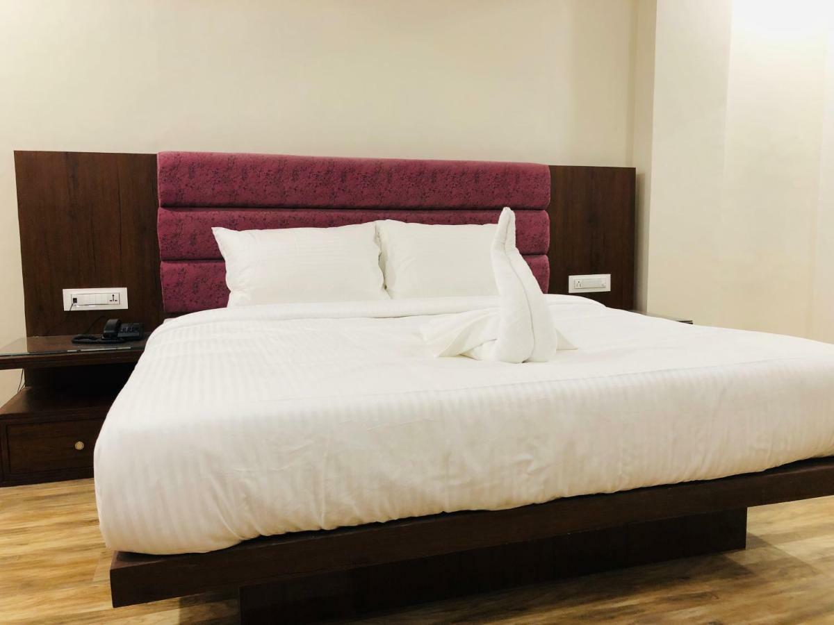 Hotel Ak Suites Patiāla Buitenkant foto