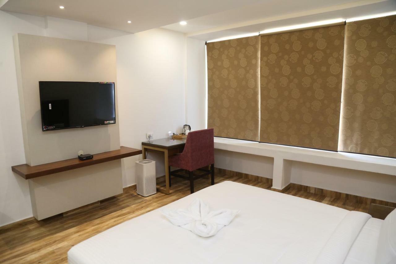 Hotel Ak Suites Patiāla Buitenkant foto