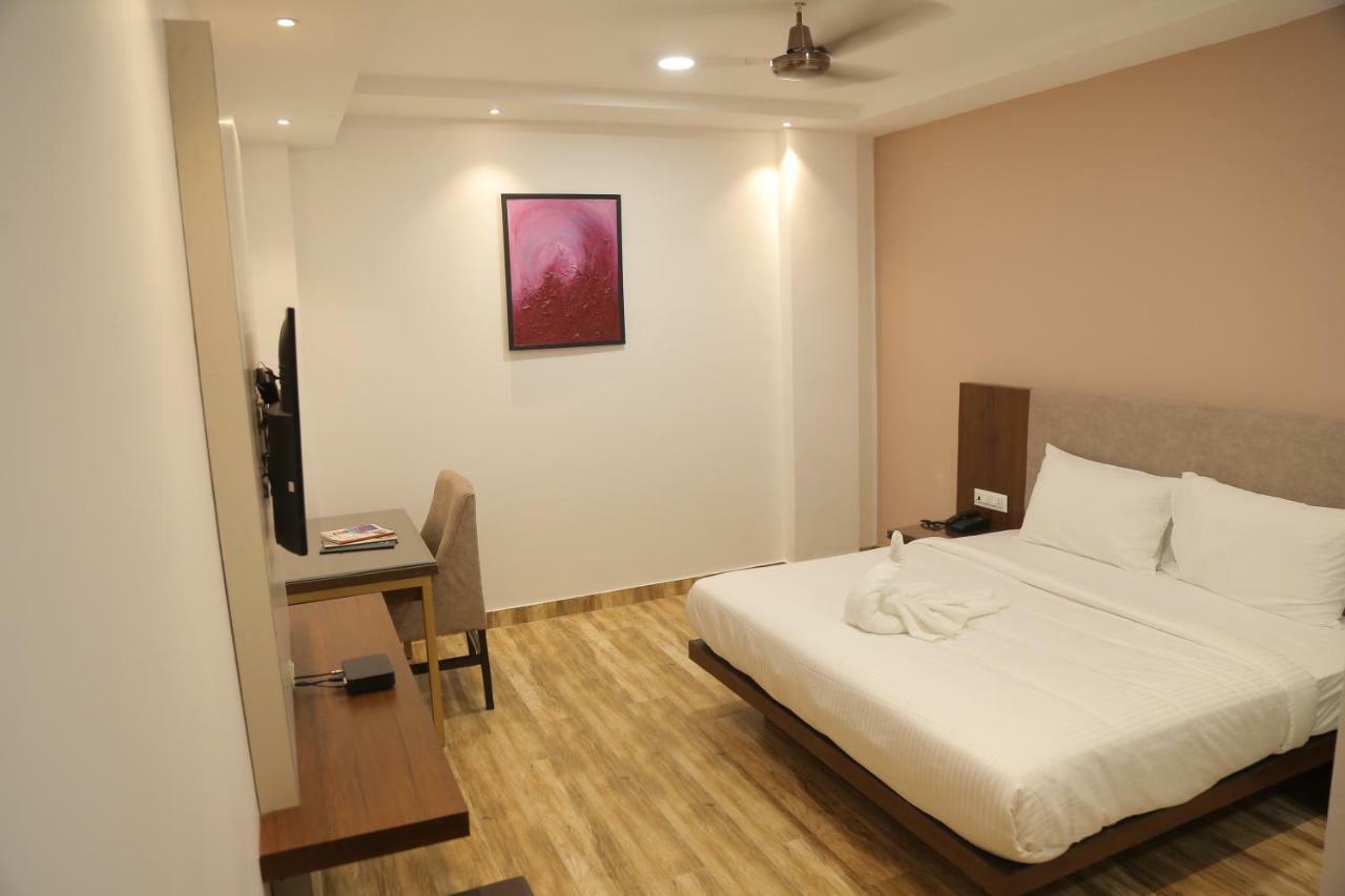 Hotel Ak Suites Patiāla Buitenkant foto