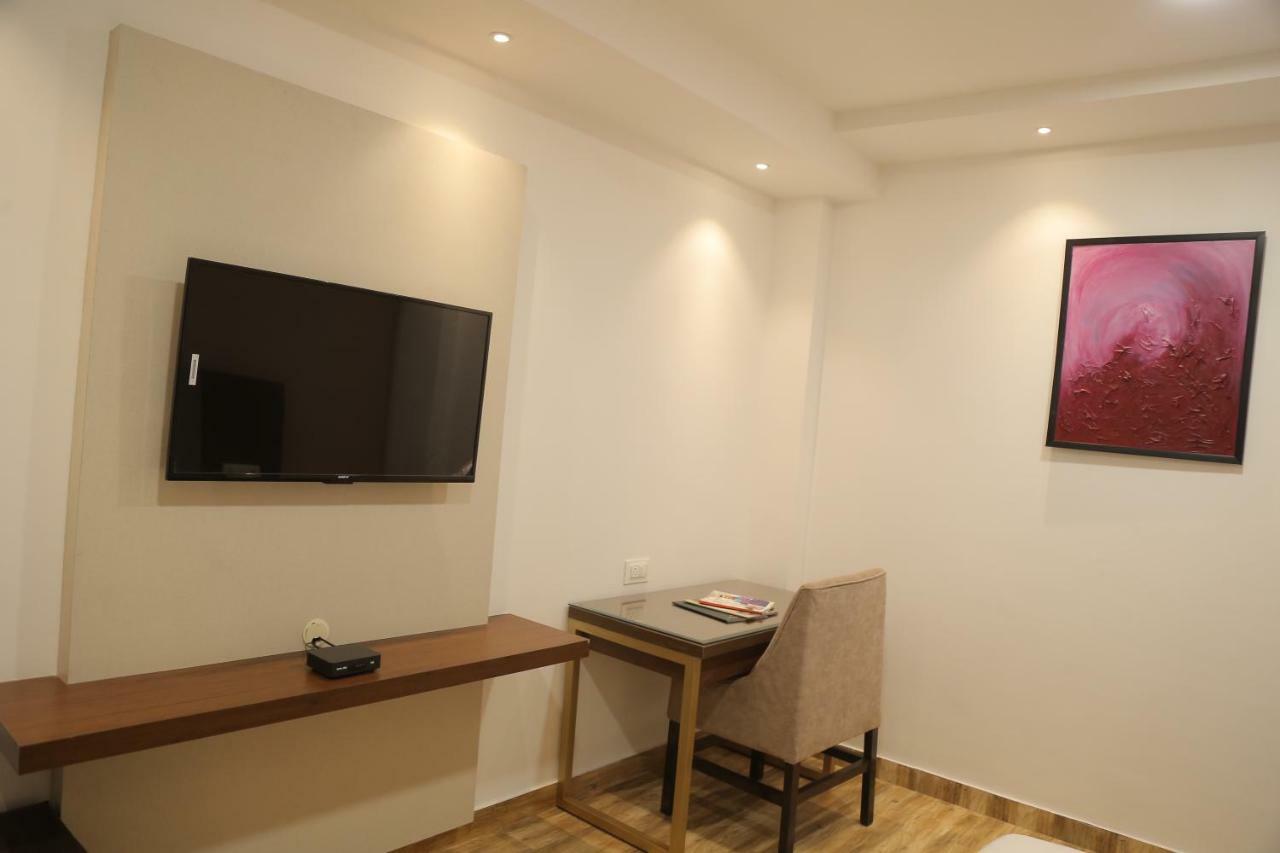 Hotel Ak Suites Patiāla Buitenkant foto