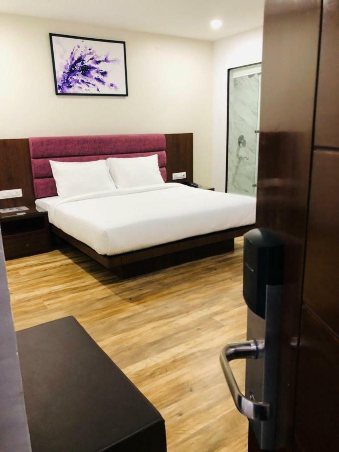 Hotel Ak Suites Patiāla Buitenkant foto